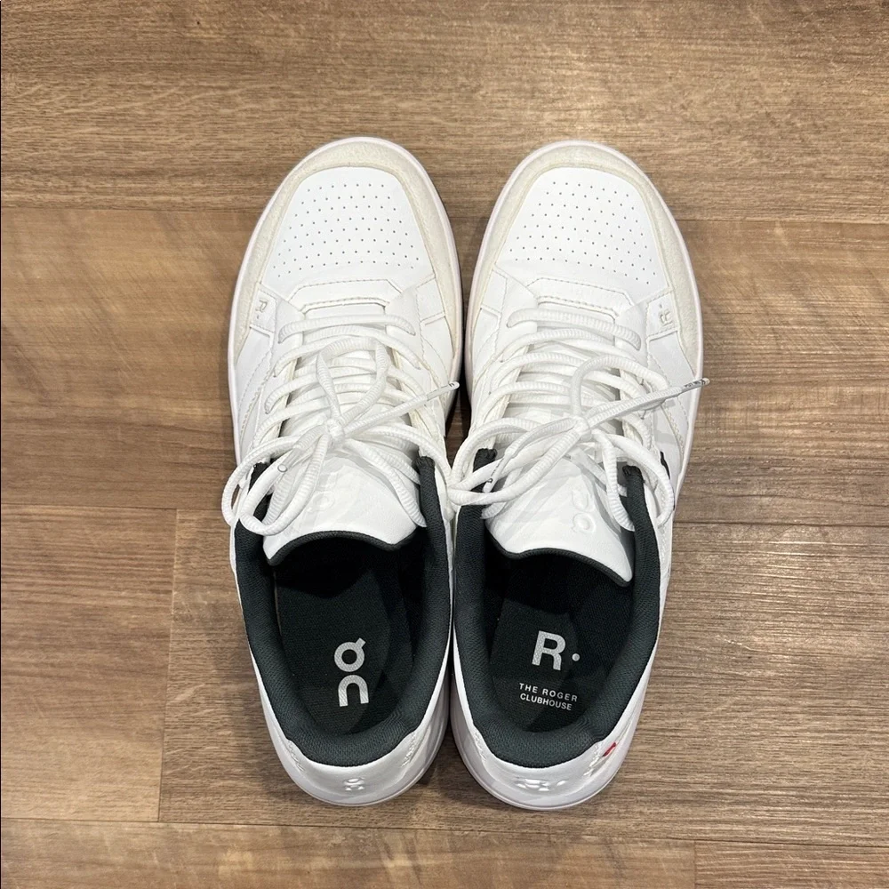 On Running The Roger Men's Low-Top Sneakers in White with Forest Green Accents - Picture 4 of 9